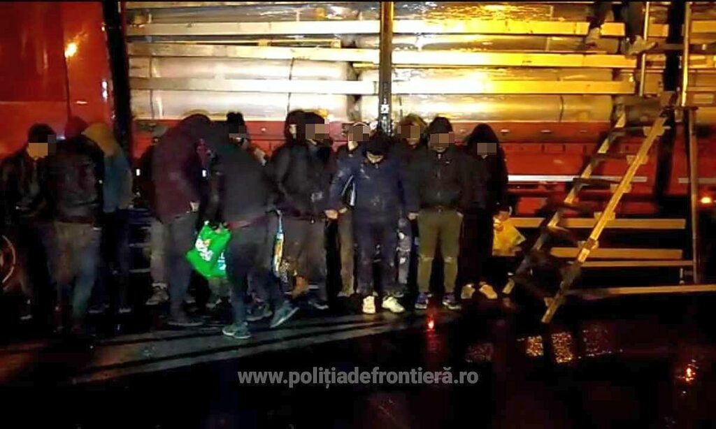 Înainte să ajungă  noul val de migranți, solicitanții de azil încearcă să fugă din România