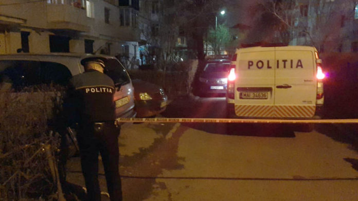 Execuție mafiotă în România. A fost împușcat de patru ori în cap, în scara blocului!