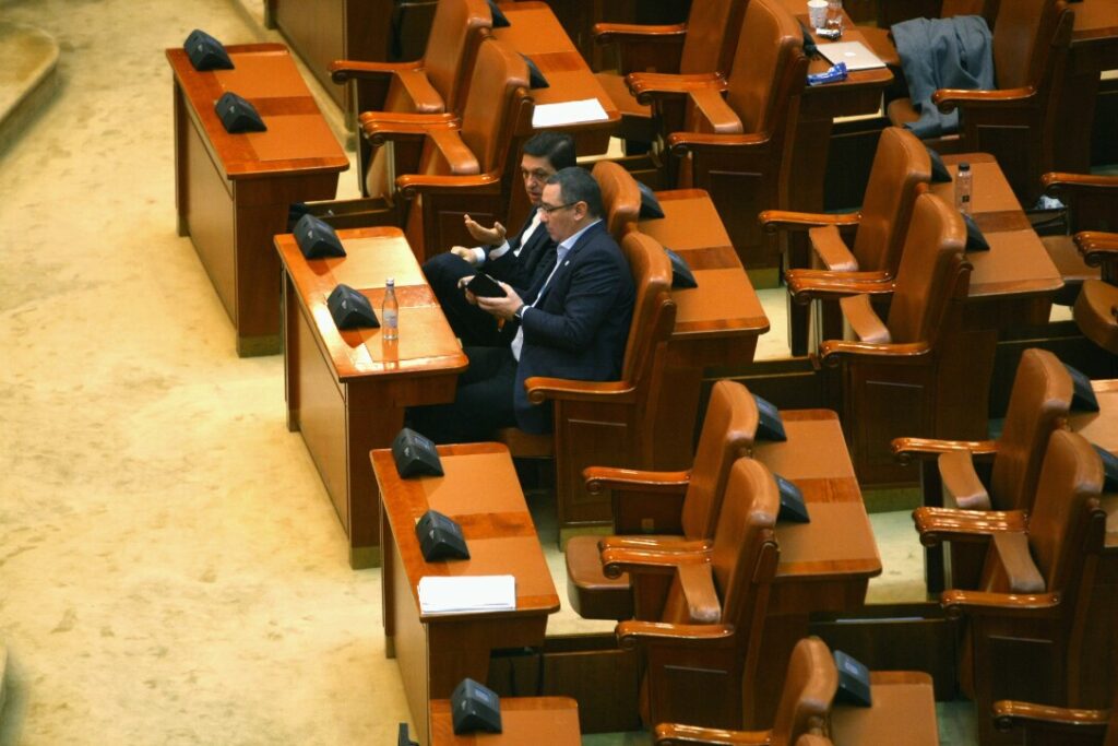 Haos în Parlament! Liberalii și-au dat cu stângul în dreptul „Este dovada că....”