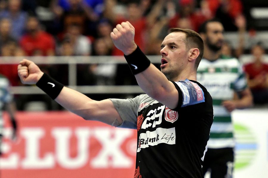 Dinamovistul Gavriloaia și-a găsit vocația…în izolare. „Cântă Raed, bată-l vina...''