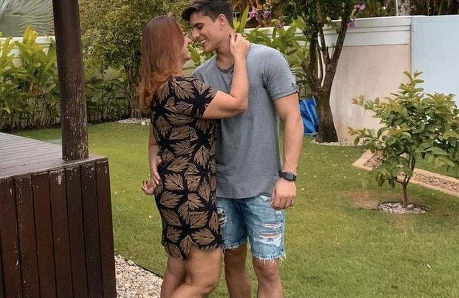 Secretul de taină al lui Neymar. Ce vârstă are iubitul mamei sale