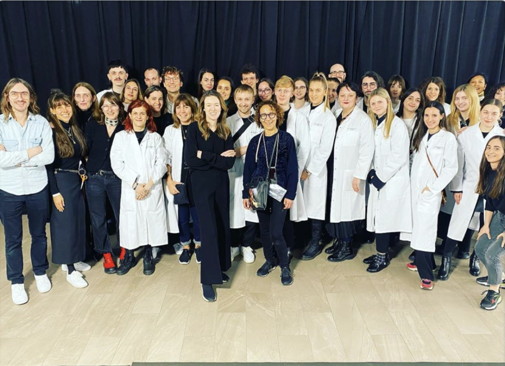 Demisie la Givenchy. Designerul care a îmbrăcat-o pe Meghan Markle renunță