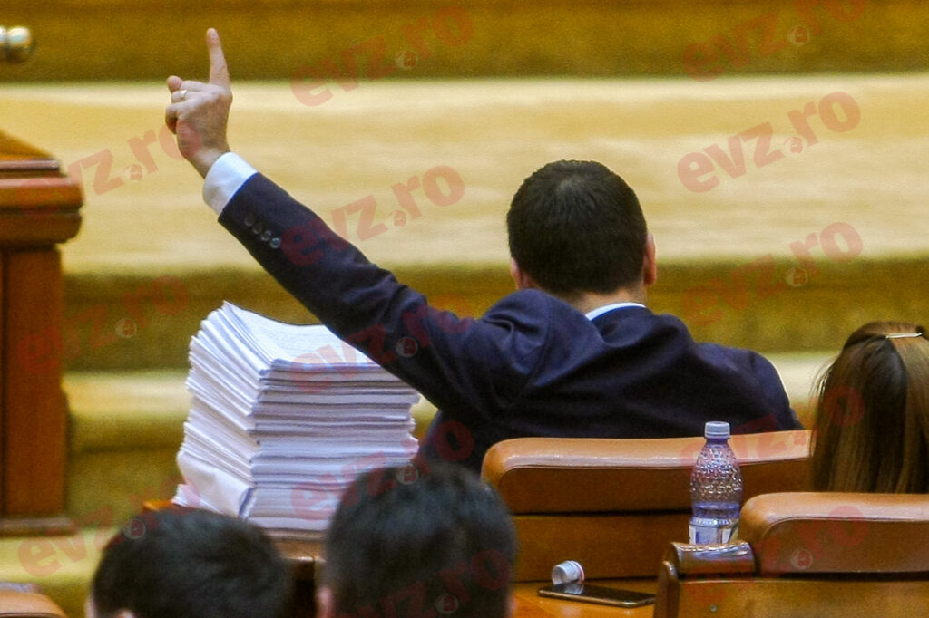 A început votarea în Parlament. Cine se luptă pentru un post în cadrul CNCD