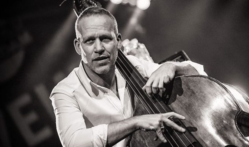 Jazz în izolare. Avishai Cohen, contrabasistul care l-a uimit pe „titanul” Chick Corea. Concertul său de senzație de la Nancy | VIDEO