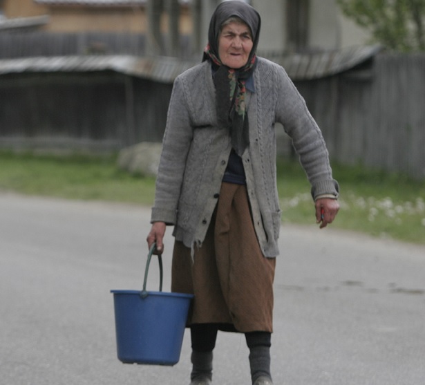 Exclusiv. Abuzurile unor polițiști în cazul declarațiilor pe propria răspundere. Ce a pățit o bătrână de 80 de ani și un bărbat cu două clase