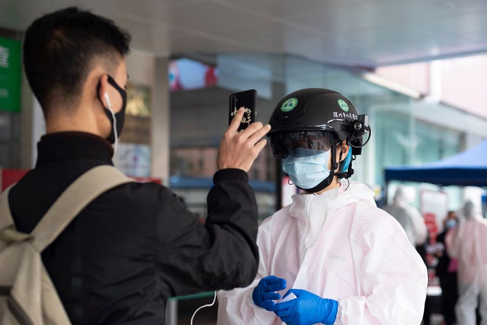 Dispozitivul inteligent care depistează Covid-19. Orice polițist și-l dorește