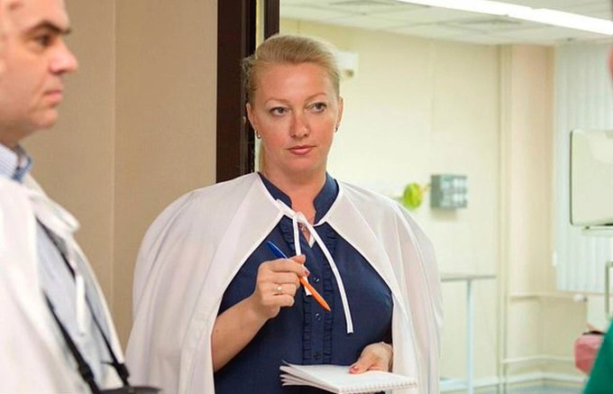 Un medic a căzut de la etajul 5, în timp ce vorbea cu oficialii despre coronavirus