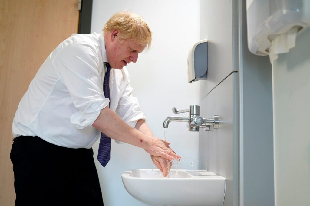 Un premier vindecat dar peste 10.000 de morți