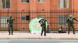 Izolare. Poliția dă lecții de Zumba pe străzi