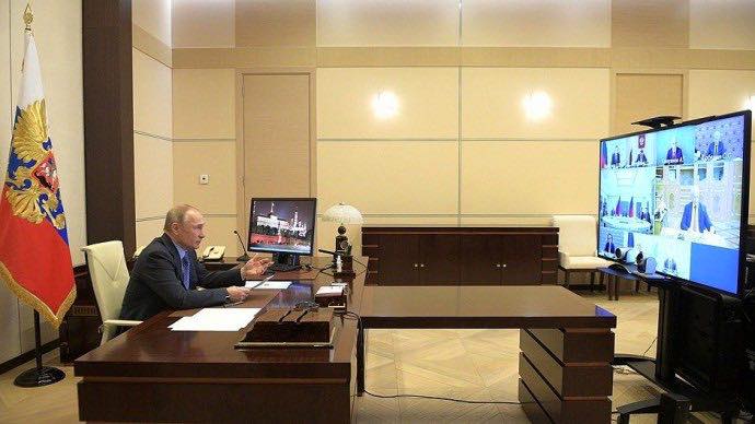 Putin joacă cum îi cântă pandemia. Concediul amar al rușilor, prelungit