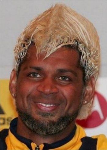 Atunci când se putea merge la frizer, unii își băteau joc. Misterele coafurilor excentrice