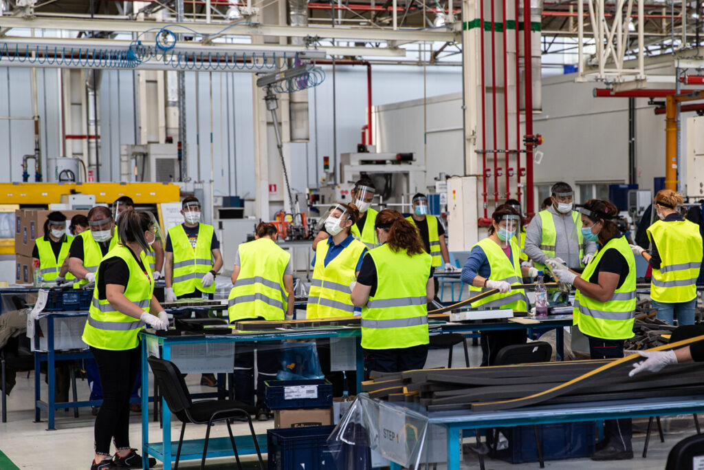 Lovitură pentru sute de mii de români. Cu câți bani rămân, de fapt, după creșterea salariului minim