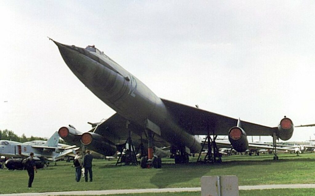 Bombardierul amfibiu supersonic, arma secretă care l-a făcut pe Putin de râs!
