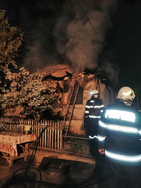 Poveste halucinantă la Vaslui. Ce a făcut un bărbat după ce și-a dat foc la casă