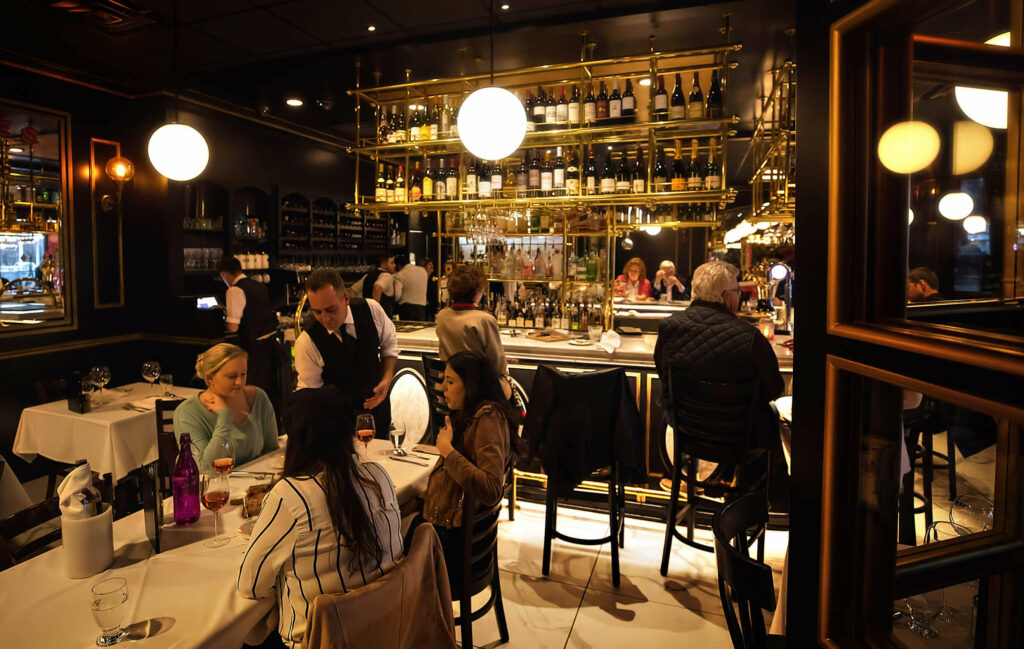 O întrebare de 3 stele Michelin. Ce popor a inventat restaurantele și cât de vechi sunt?