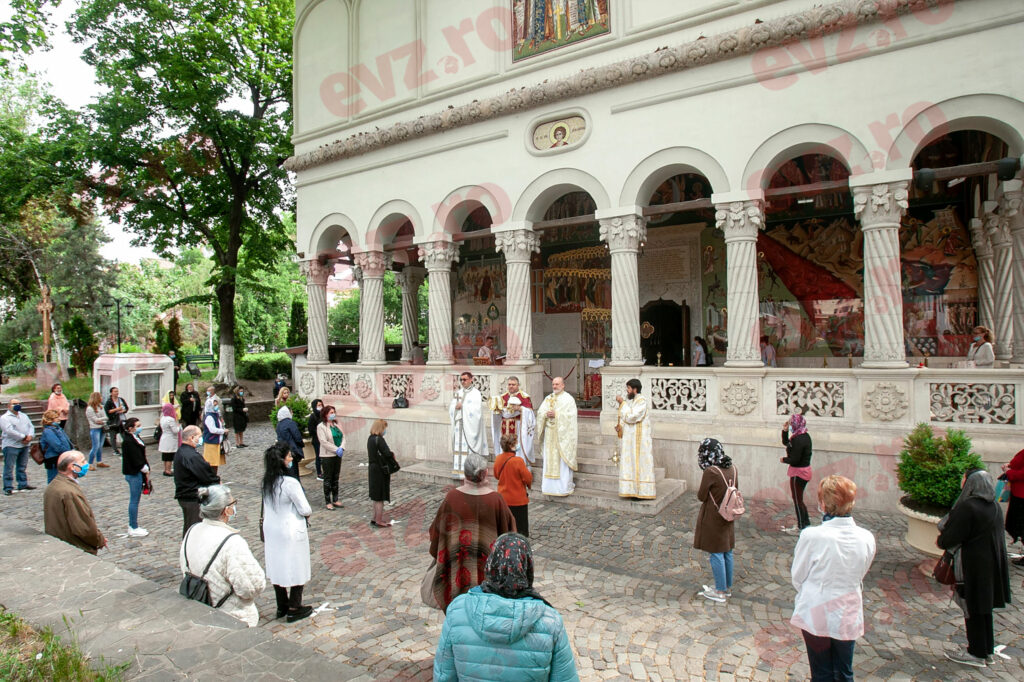 Dispută pe oficierea slujbelor religioase. Nelu Tătaru îi răspunde Patriarhului Daniel