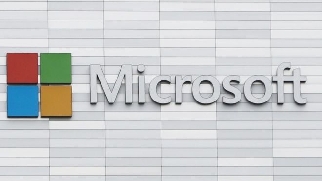 Decizie în premieră. Microsoft înlocuiește jurnaliștii cu roboți
