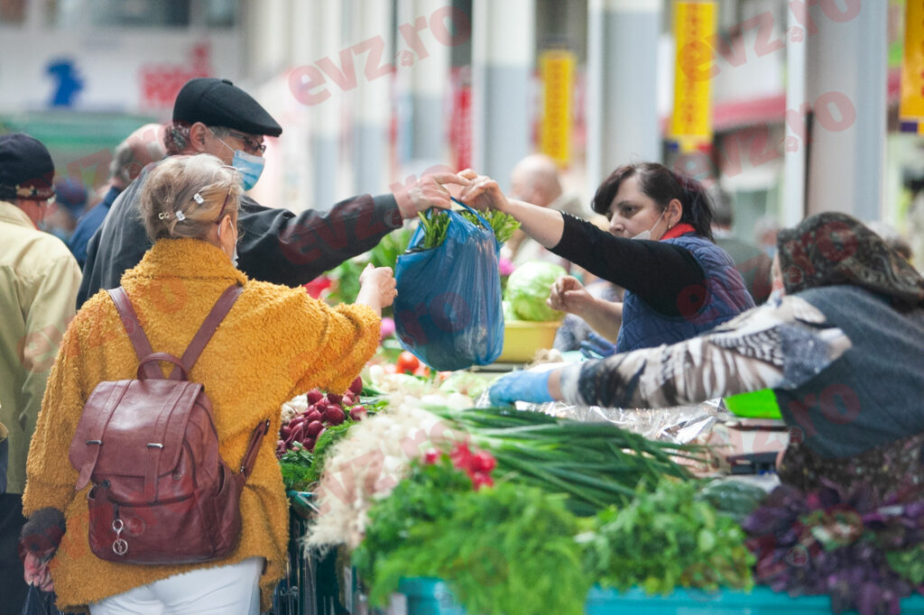 Reduceri substanțiale pentru pensionari în cea mai nouă piață. Produse 100% românești