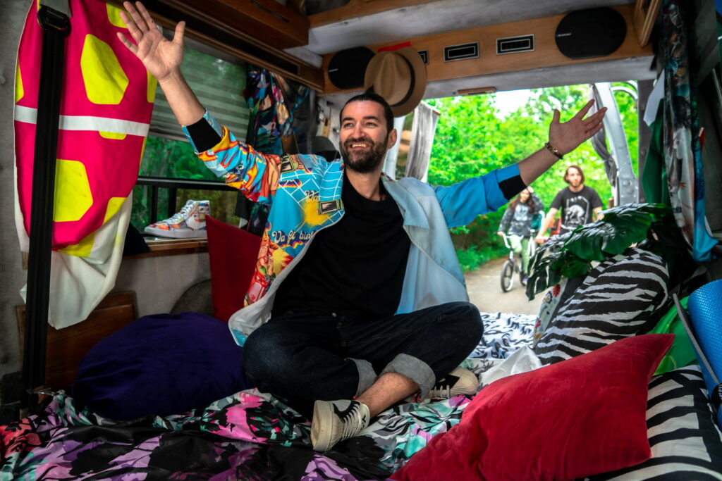 Smiley promite că "Va fi bine". O nouă piesă despre secretul fericirii și al binelui