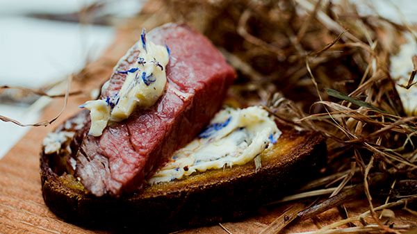 Ai vrea să stai la masă cu bogații lumii? Top 5 cele mai scumpe alimente din lume