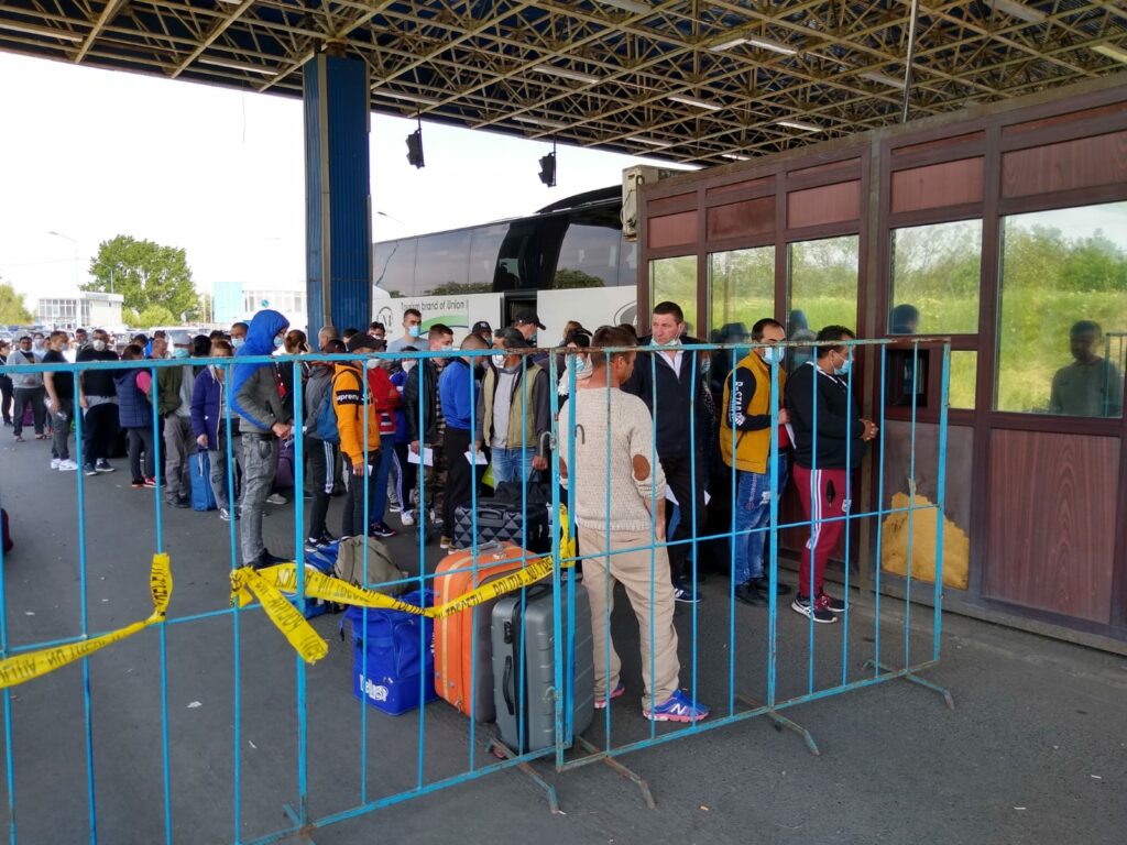 Ce se întâmplă la granița cu Ungaria. Românii nu mai au răbdare