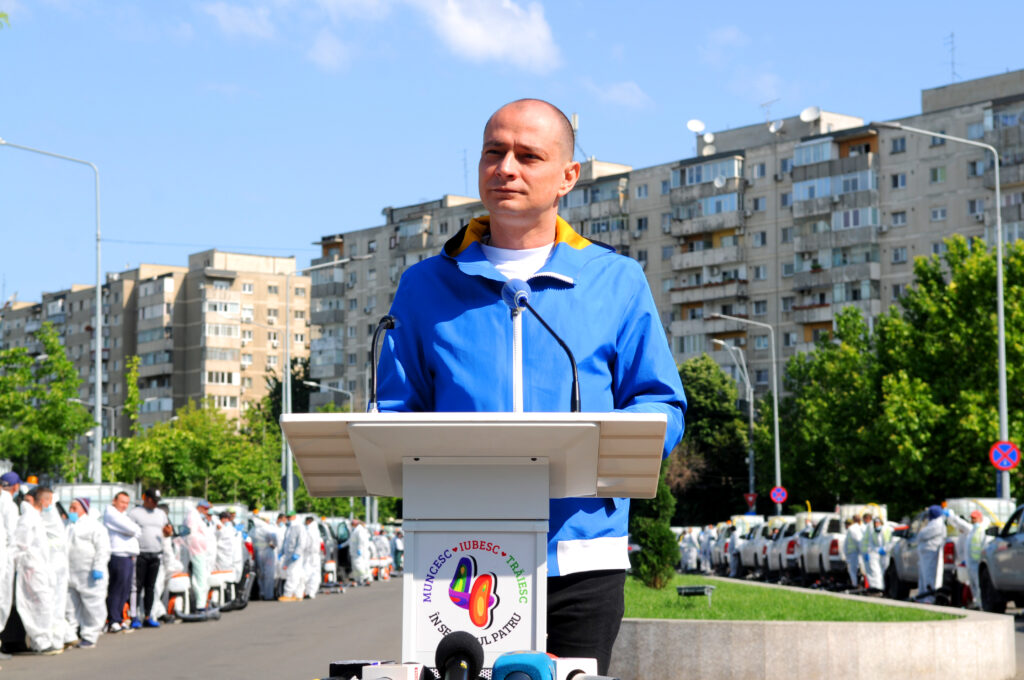 Blocurile din sectorul 4, igienizate împotriva COVID-19 în 72 de ore