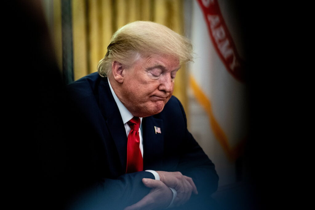 Gest șocant al Democraților! Trump, numit „obez morbid” de Pelosi