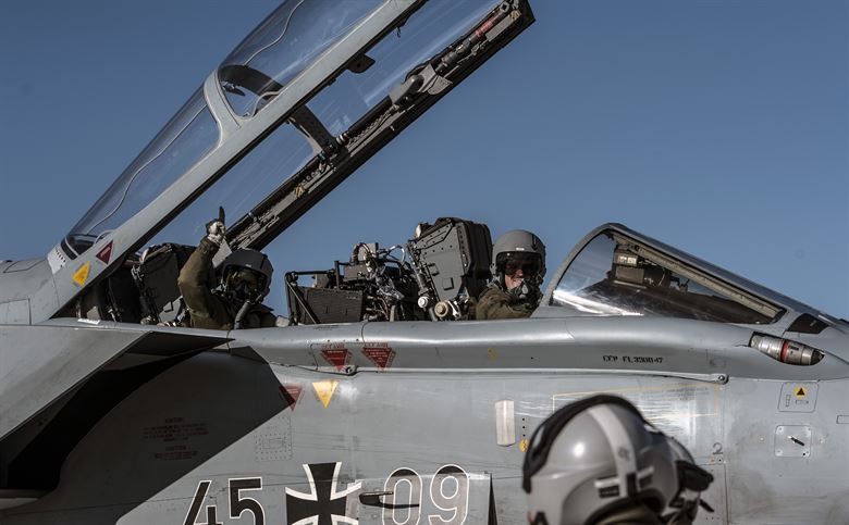 Sandal în Germania. Luftwaffe, cu bombe nucleare sub aripi