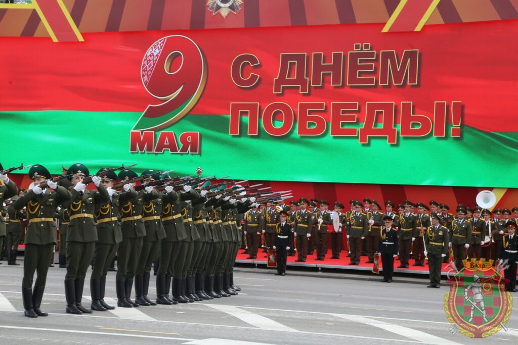 The Guardian: Belarus: papuci și democrație