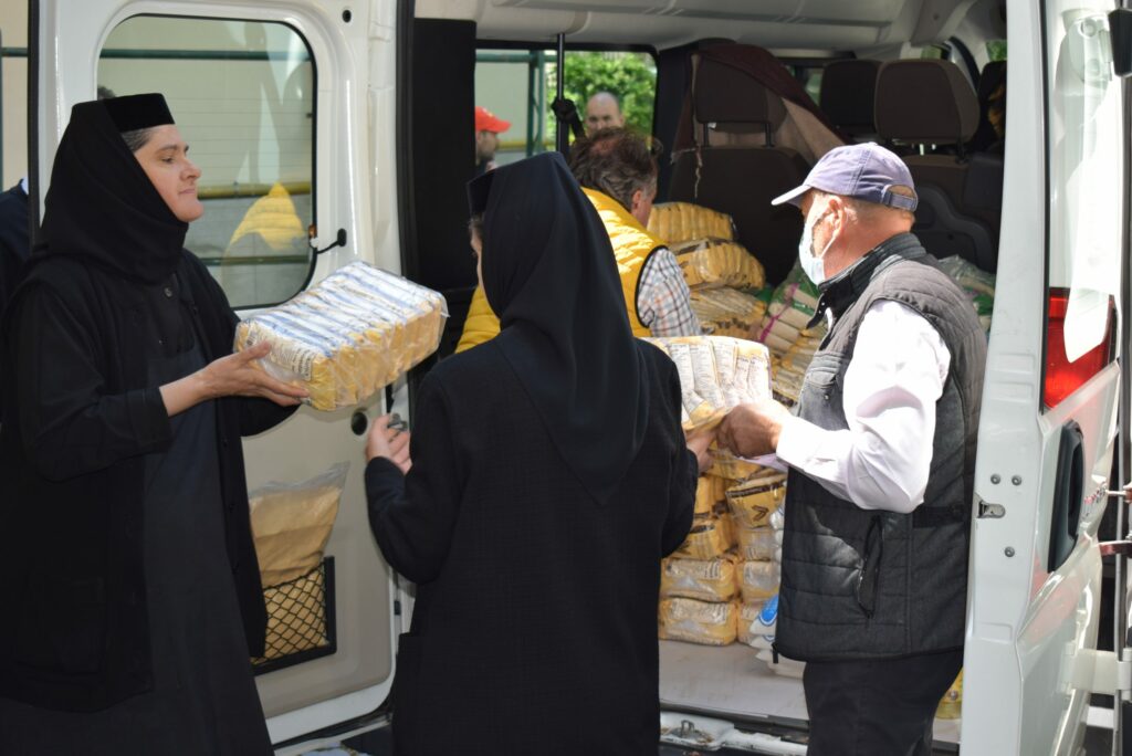 Pălmuită și scuipată, Biserica a ajutat țara în pandemie cu aproape 4 milioane de euro