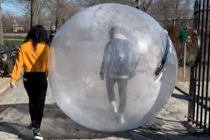 Credeaţi că-i gata? După izolare, în „bule sociale” 