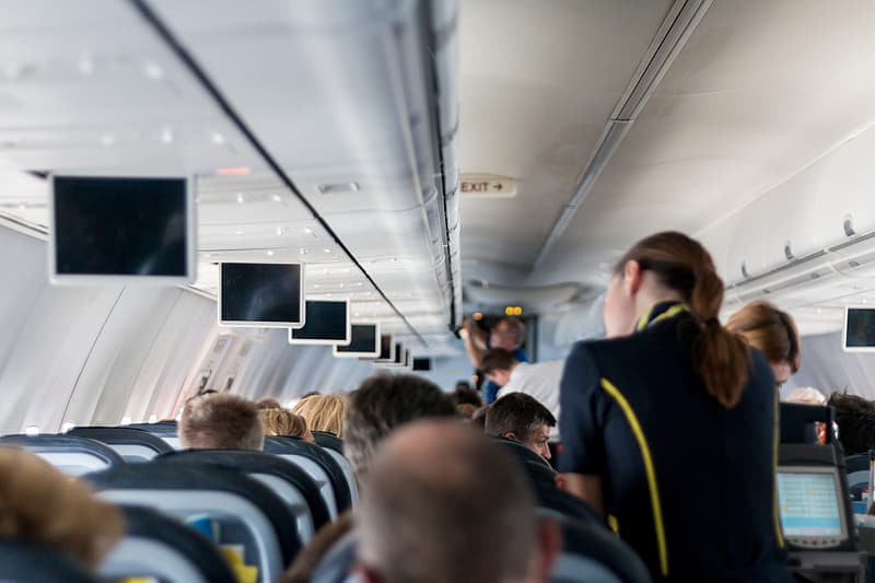 Pentru ca oamenii să se simtă ca-n vacanță, un aeroport organizează excursii fake