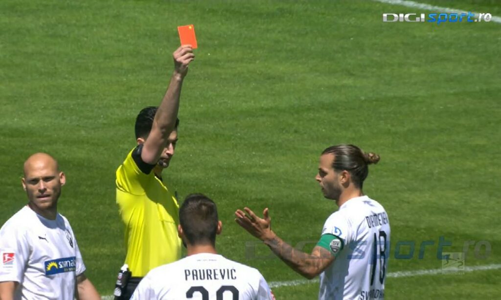 Asta-i culmea! După două luni de așteptare, un fotbalist a rezistat pe teren doar 4 minute