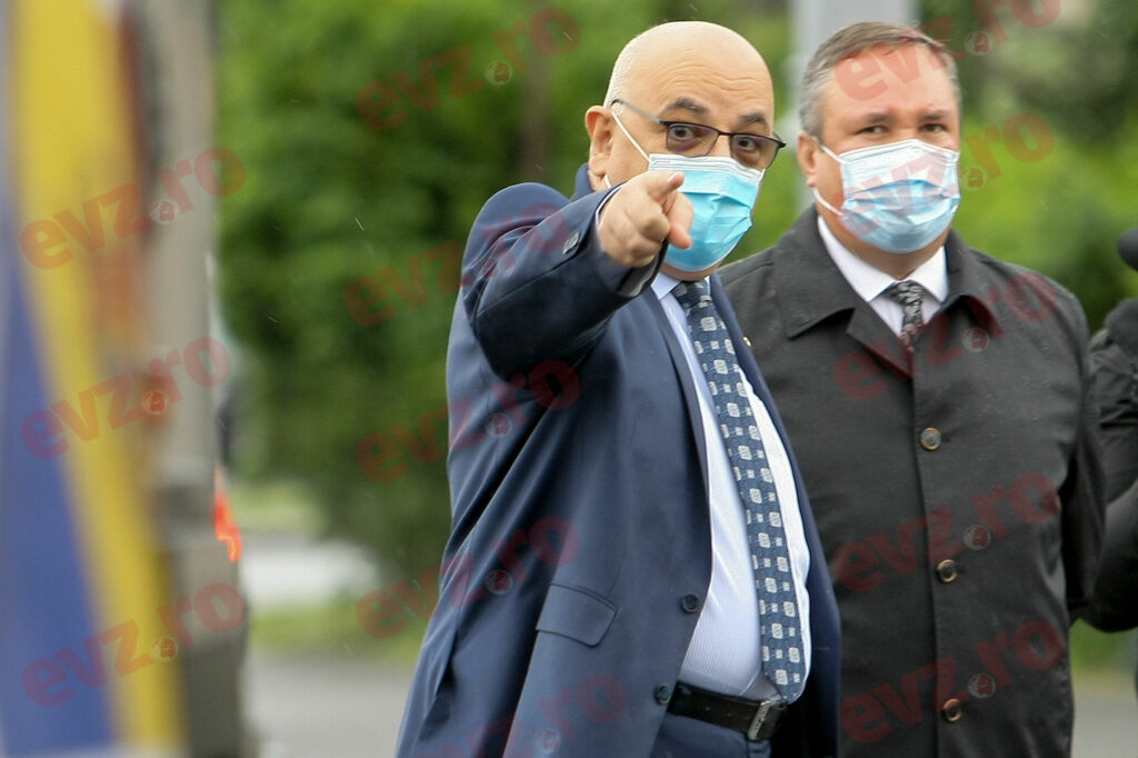 Arafat: Măștile și distanțarea socială rămân obligatorii. Starea de alertă, prelungită 30 de zile