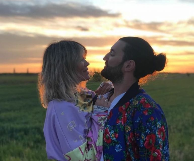 Smiley și-a pus fanii pe jar. Adevăratul secret din spatele mesajului. „ Va fi bine”