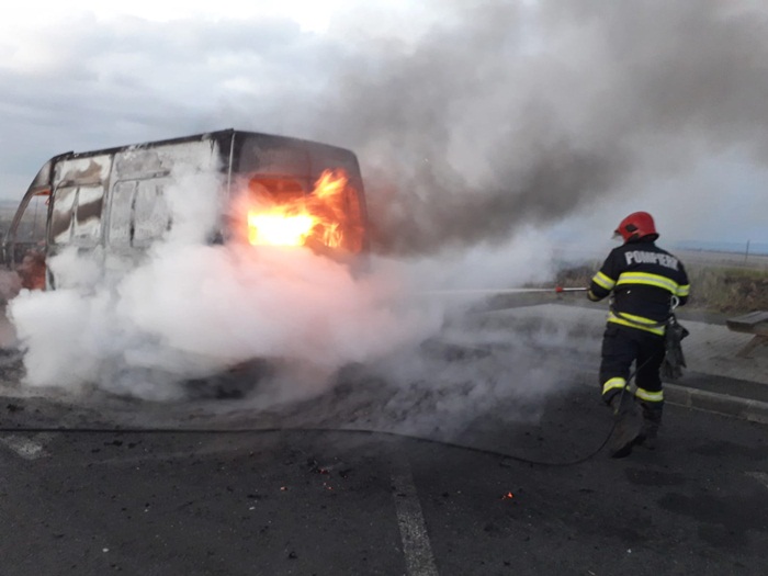 Grav accident de circulație pe A1. Mașina a ars ca o torță