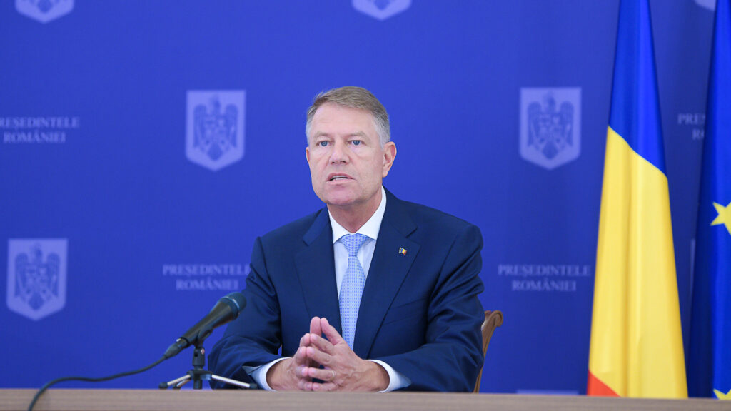 Klaus Iohannis, acuzat pentru că ar negocia vorbe în vânt cu Uniunea Europeană