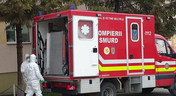 Un bancher a fost luat pe sus cu izoleta și dus la spital. Câți oameni au fost expuși