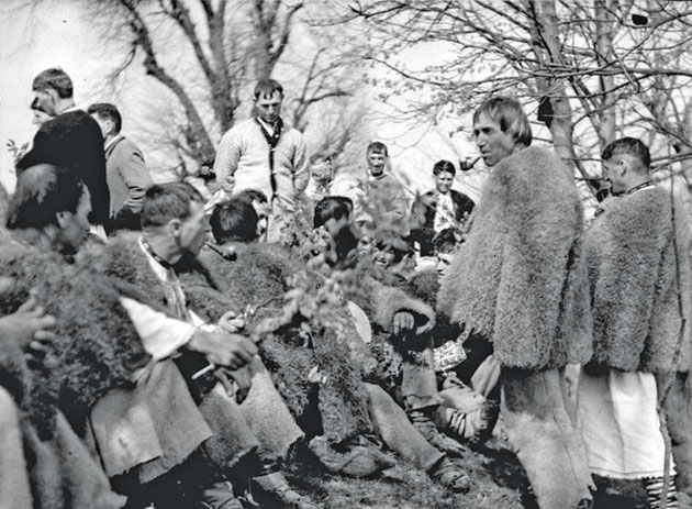 Cultul spintecării pântecelor și al tăcerii la oșenii care nu văzuseră orașul