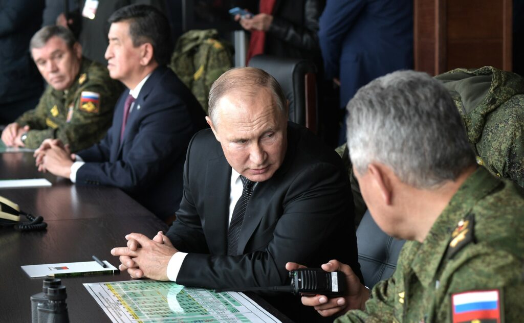 Șeful Pentagonului: Rusia ne testează apărarea. La fel și China