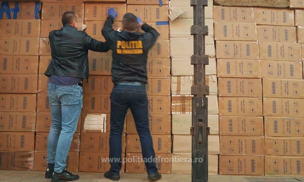 TIR burdușit cu țigări de contrabandă, capturat la frontieră