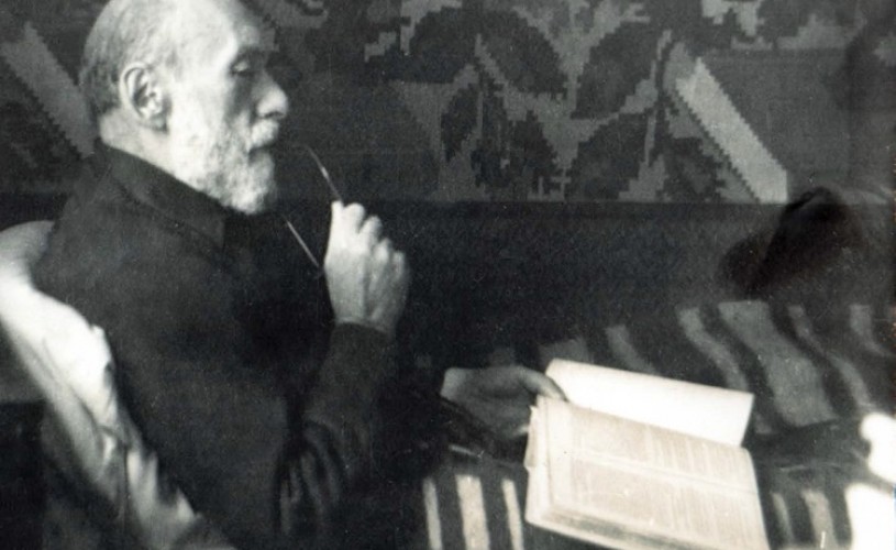 Biografia romanțată a celui mai cunoscut scriitor monah din România