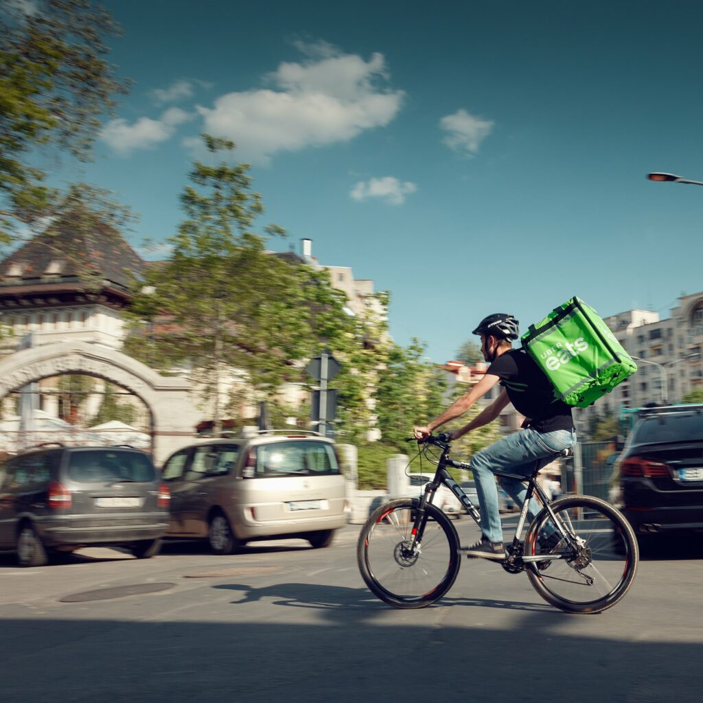 Uber Eats pleacă din România! Motivul invocat și până când va mai fi serviciul disponibil în țară