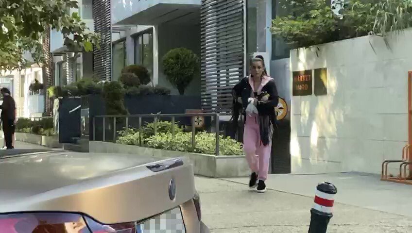 Speculații și nu prea. Fata Andreei Esca este însărcinată? Apariție uluitoare în „cartierul milionarilor”
