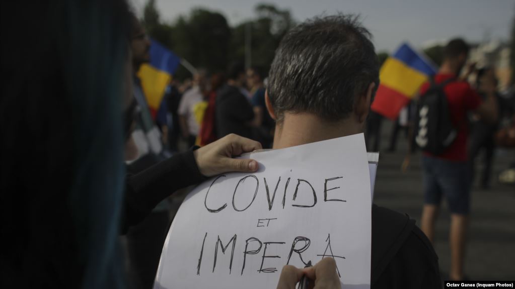 Proteste în Piața Victoriei. Zeci de persoane protestează împotriva restricțiilor