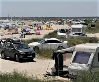 Foto. „Iubitorii” naturii și ai plajelor sălbatice, amendați pentru distrugerea vegetației din Rezervația Deltei Dunării