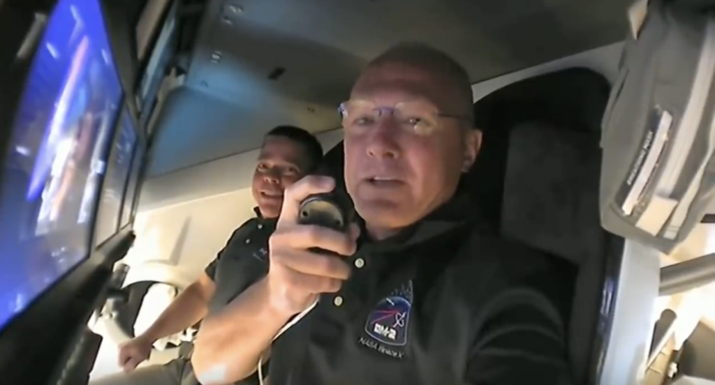 Cum arată interiorul Crew Dragon, vehicolul spațial care i-a dus pe americani în Cosmos