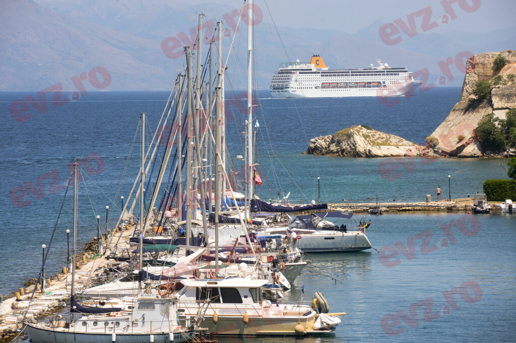 Ministrul de Externe, prins cu minciuna! Posta imagini cu el la birou. Unde credeţi că era în realitate?