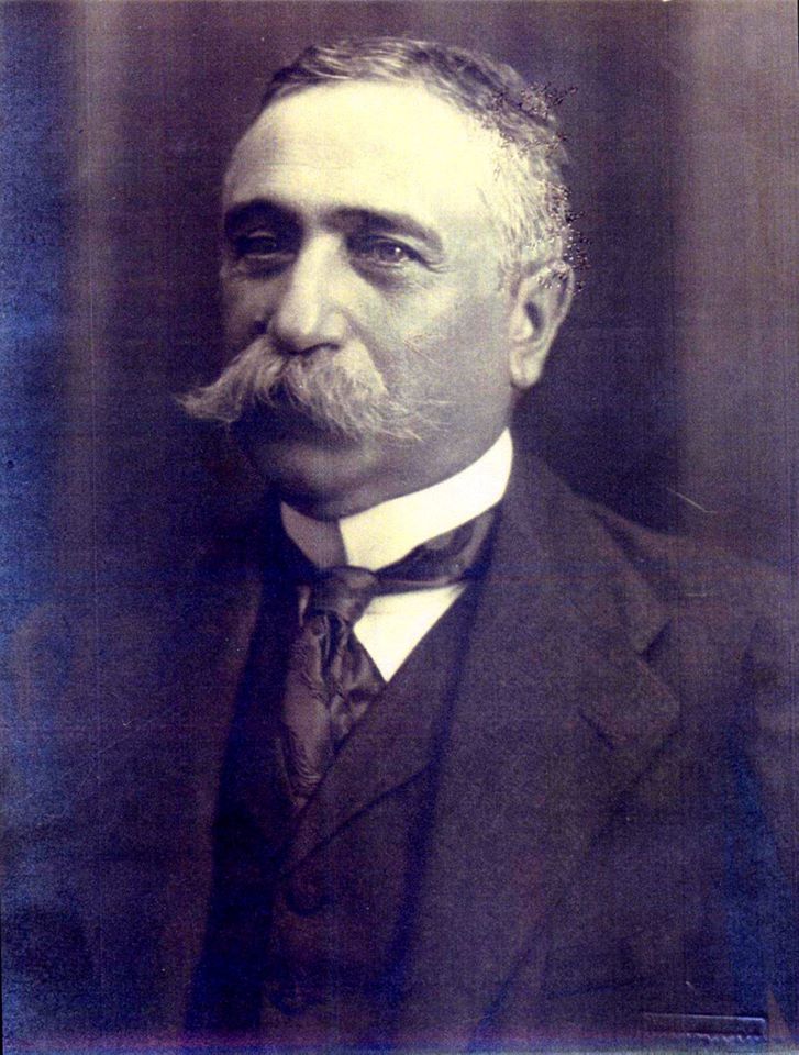 Eminescu îl ia în vârful peniței pe un ministru traseist