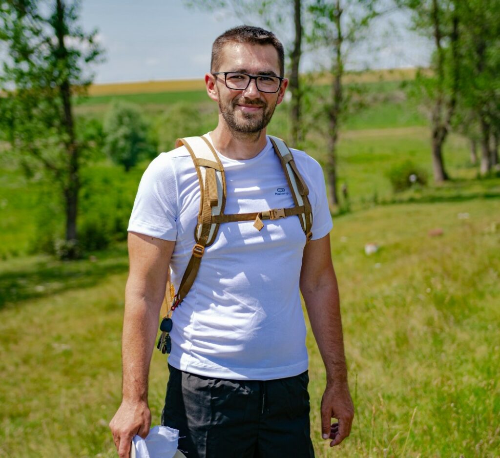 Premieră. Un pelerin din Iași pleacă pe jos la Constanța, doar cu apă, fără a consuma alimente